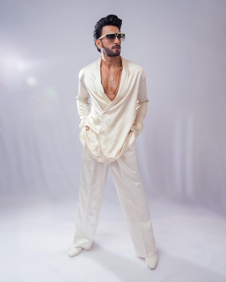 Ranveer Singh Steals Heart In Debonair Style Wearing Silk Funky Suit 844834