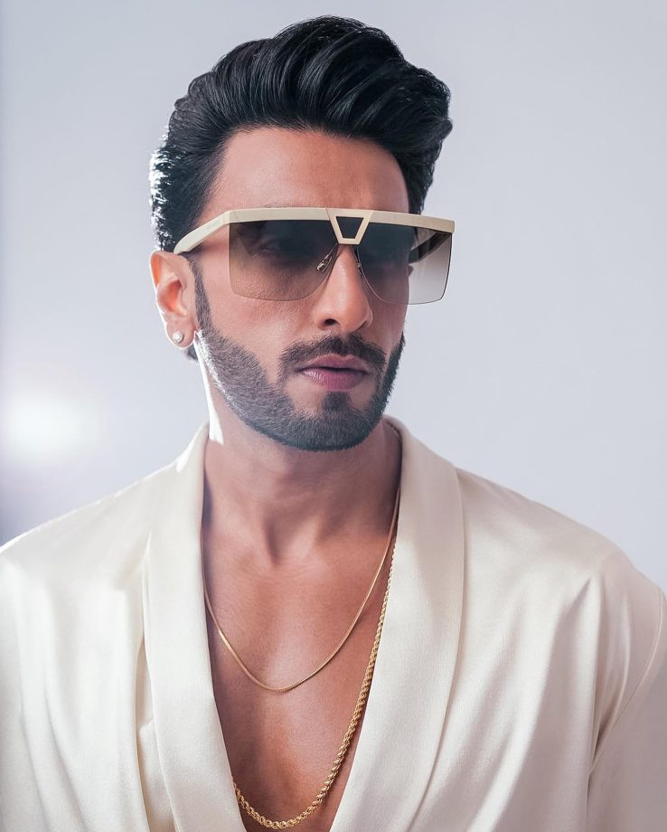 Ranveer Singh Steals Heart In Debonair Style Wearing Silk Funky Suit 844835