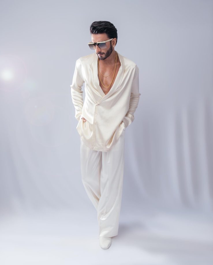 Ranveer Singh Steals Heart In Debonair Style Wearing Silk Funky Suit 844836