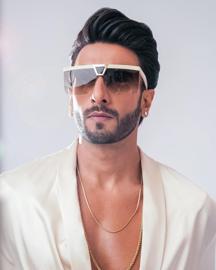 Ranveer Singh Steals Heart In Debonair Style Wearing Silk Funky Suit 844837