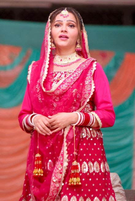 Rubina Dilaik Looks Gorgeous In Her Look For Her Punjabi Film Chal Bhajj Chaliye 843882