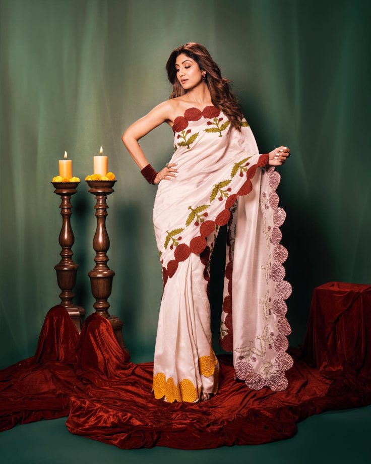 Shilpa Shetty sways in floral Chanderi silk saree, see pics 847639