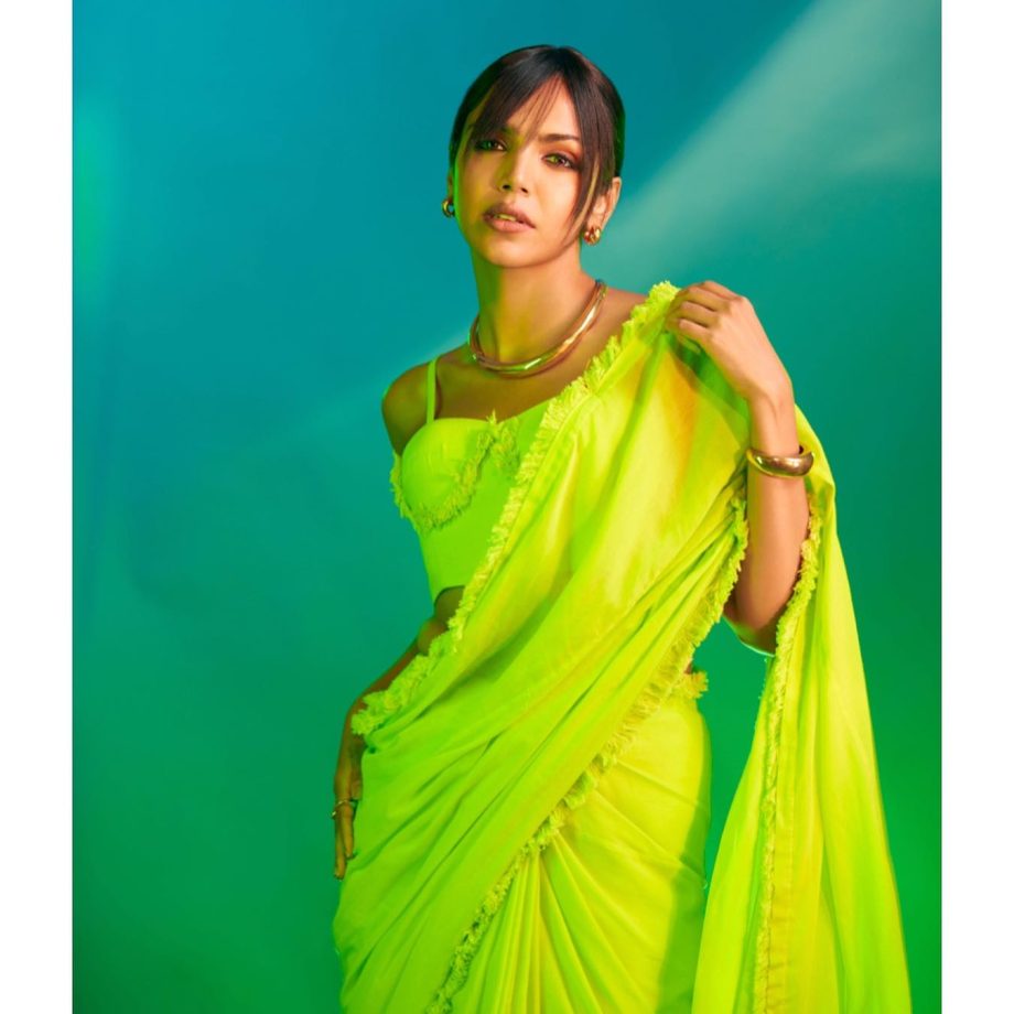 Shriya Pilgaonkar cultivates neon glam in classic six yard, see pics 846465