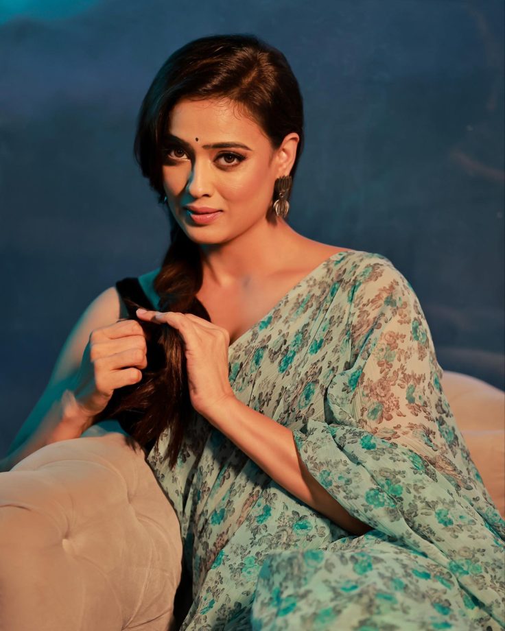Shweta Tiwari Is Gorgeous Personified In Floral Saree; See Here 839781