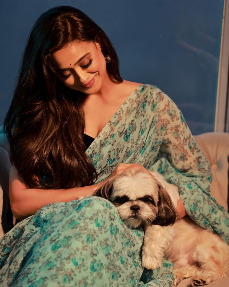 Shweta Tiwari Is Gorgeous Personified In Floral Saree; See Here 839786
