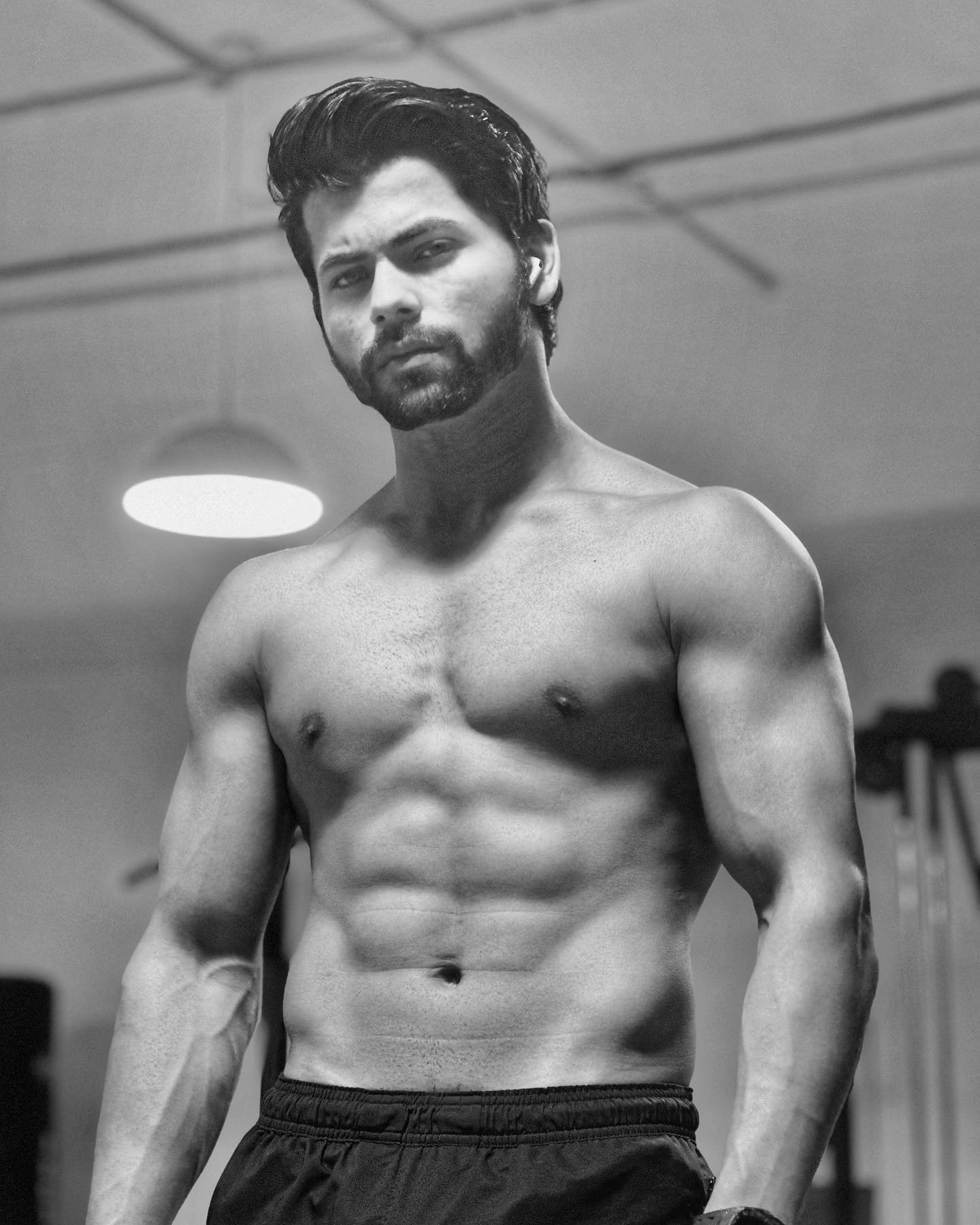 Siddharth Nigam looks rugged n roaring in his latest shirtless gym photo 844687