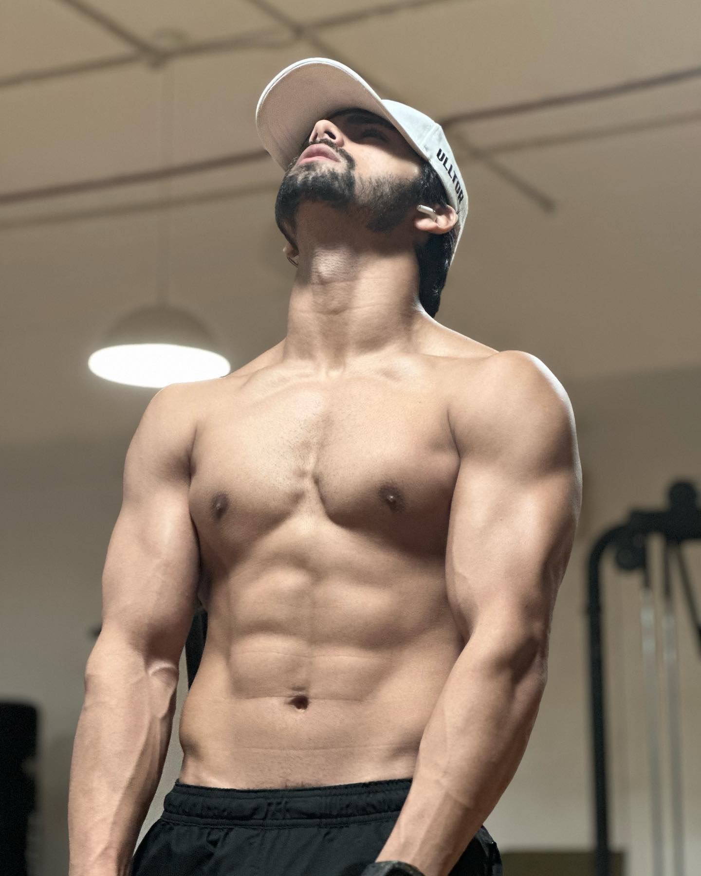 Siddharth Nigam looks rugged n roaring in his latest shirtless gym photo 844688