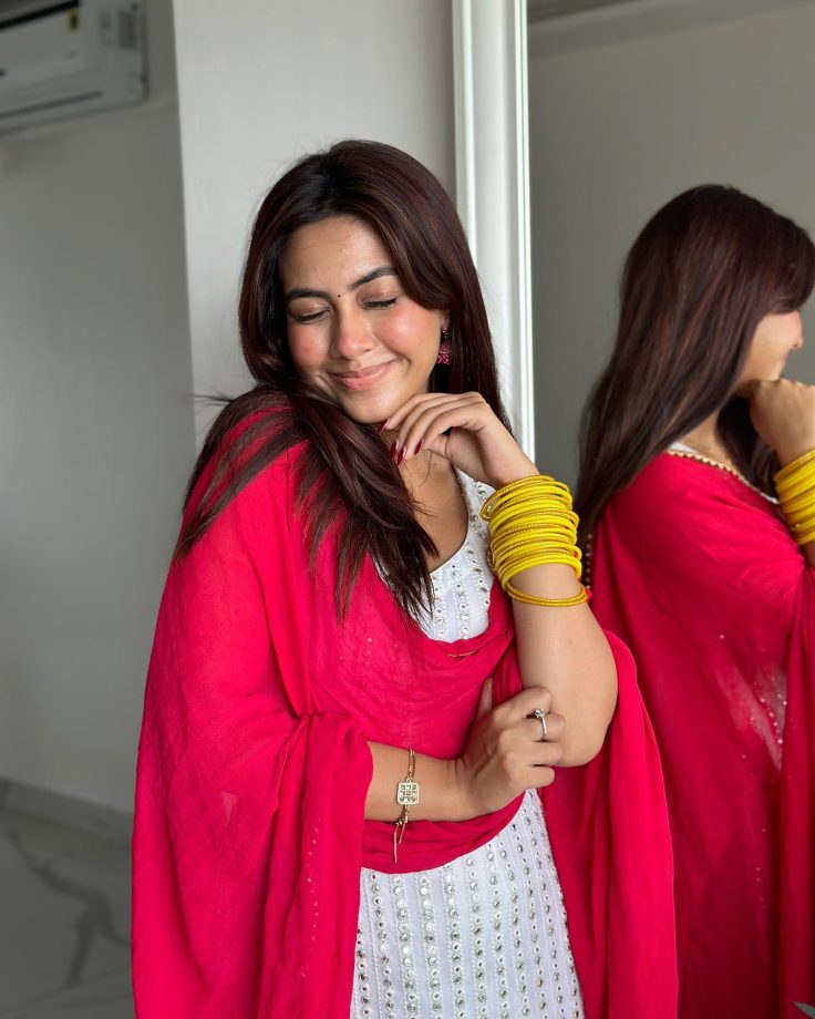 Sneak Peek Into Reem Shaikh's Magical Glimpse In White Kurta And Red Dupatta 847546