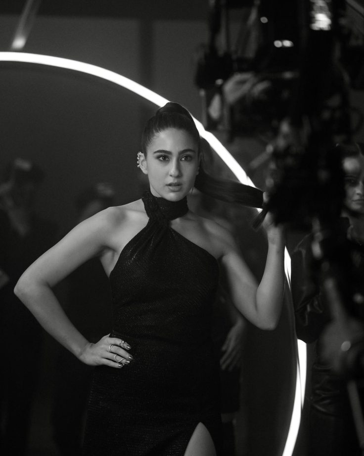 Sneak Peek Into Sara Ali Khan's 'Flashy' Glamour In Monochrome Set 844344