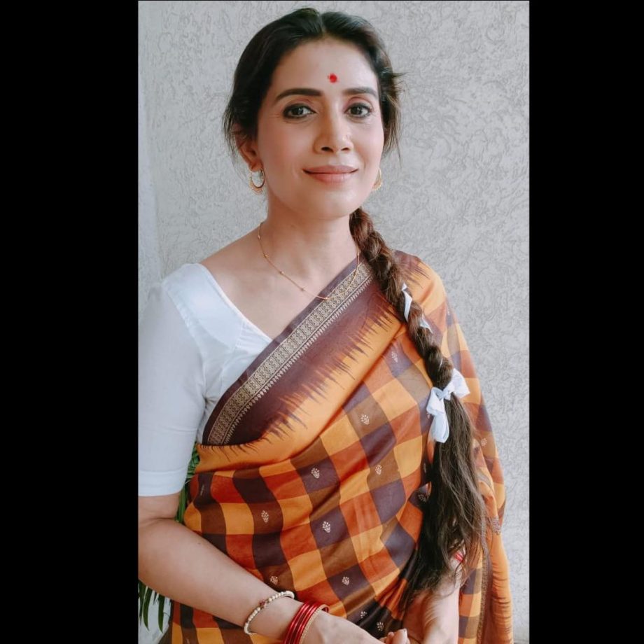 Sonali Kulkarni's saree saga gets vintage twirl, see pics 843845