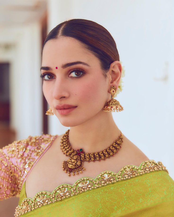 Tamannaah Bhatia blends tradition in golden embroidered saree, see pics 841143