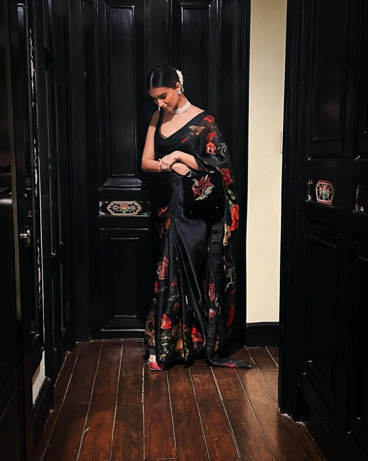 Tara Sutaria stuns in a gorgeous floral black saree, see pics 845859