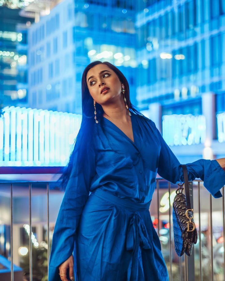 Tejasswi Prakash 'Blue-ming' In Classy Couture; See Pics 843372