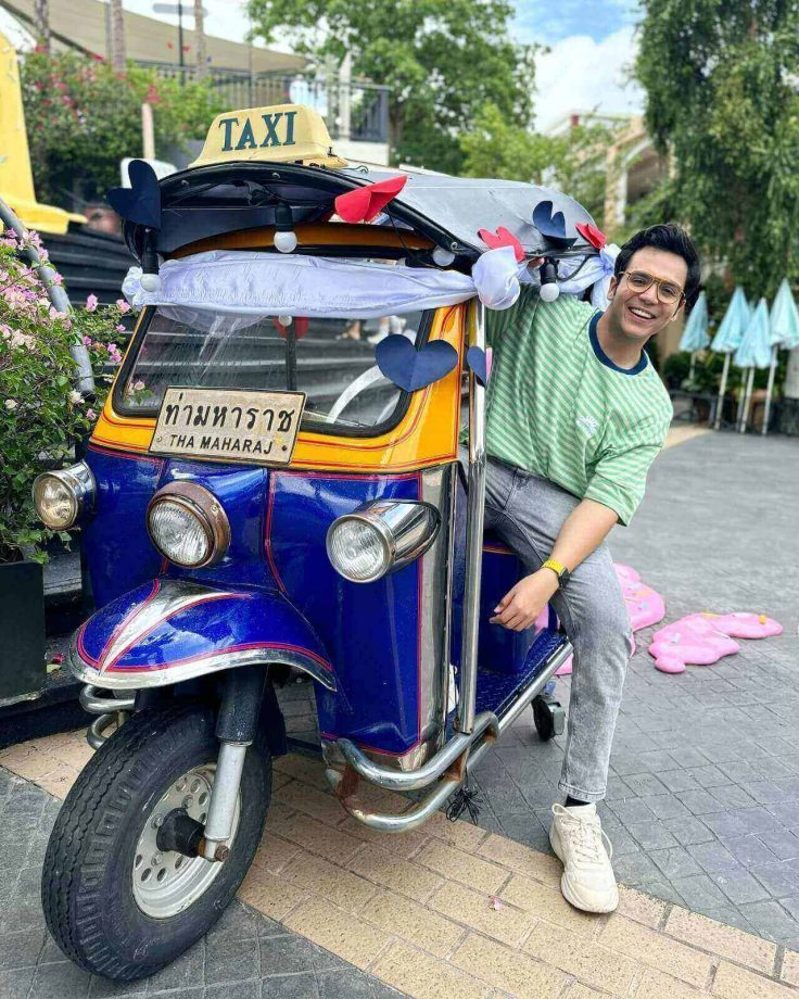 TMKOC star Raj Anadkat goes on a day out in an autorickshaw, see viral pics 843669