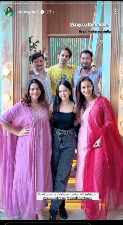 TMKOC'S Sunayana Fozdar Looks Pretty In Pink Ethnicity, Poses With Her Squad 847626