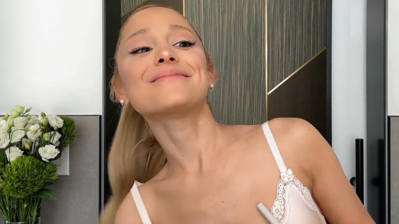 A sneak peek into Ariana Grande’s morning makeup routine 851158