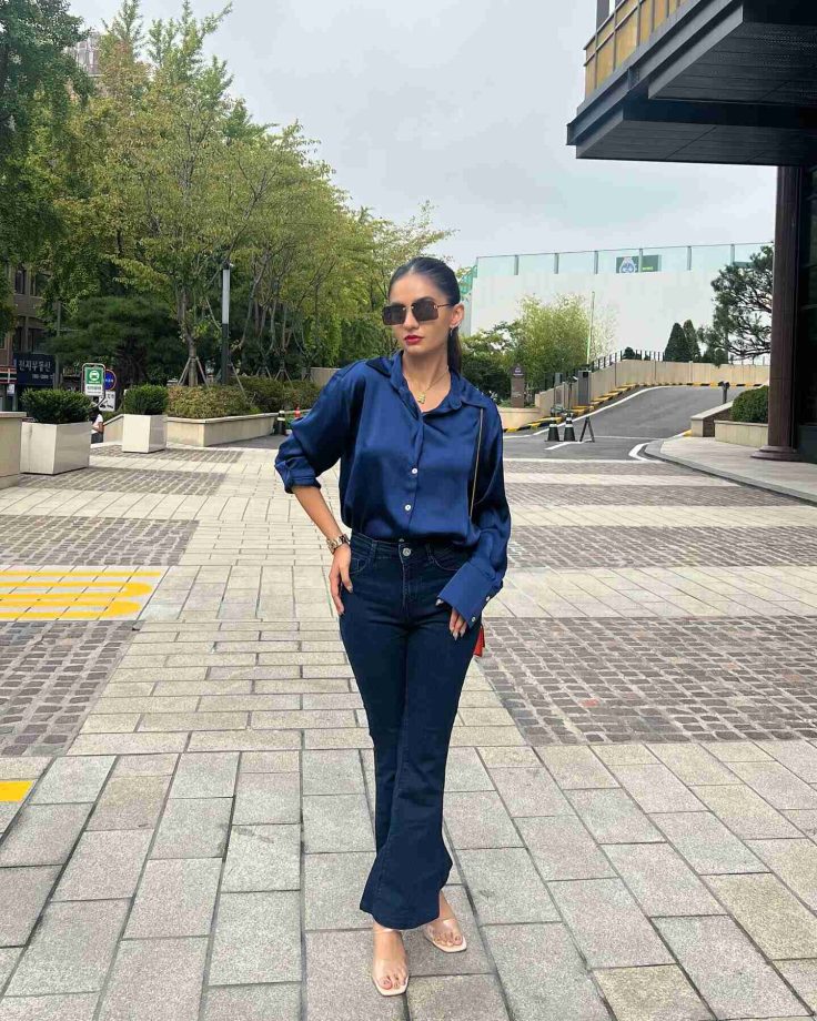 Ace Street Style Like Anushka Sen In Navy Blue Shirt, Jeans Pant With Red Lipstick Shade And Specs 853467