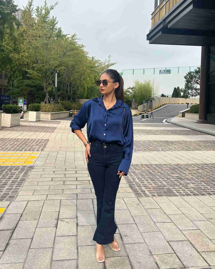 Ace Street Style Like Anushka Sen In Navy Blue Shirt, Jeans Pant With Red Lipstick Shade And Specs 853468
