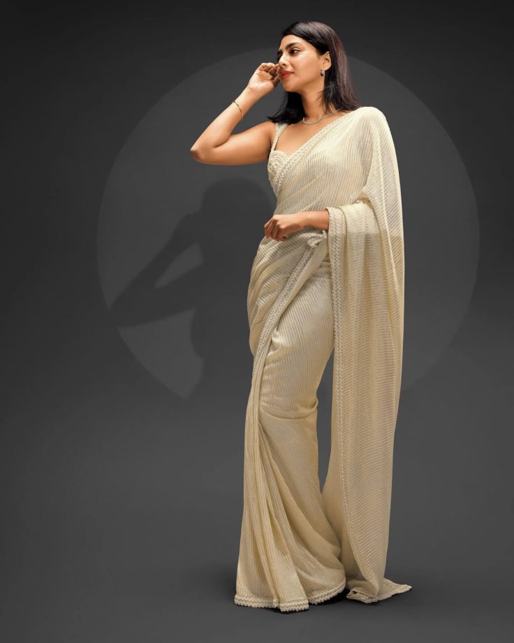 Aishwarya Lekshmi personifies ‘white divine’ in metallic saree, fans in awe 852207