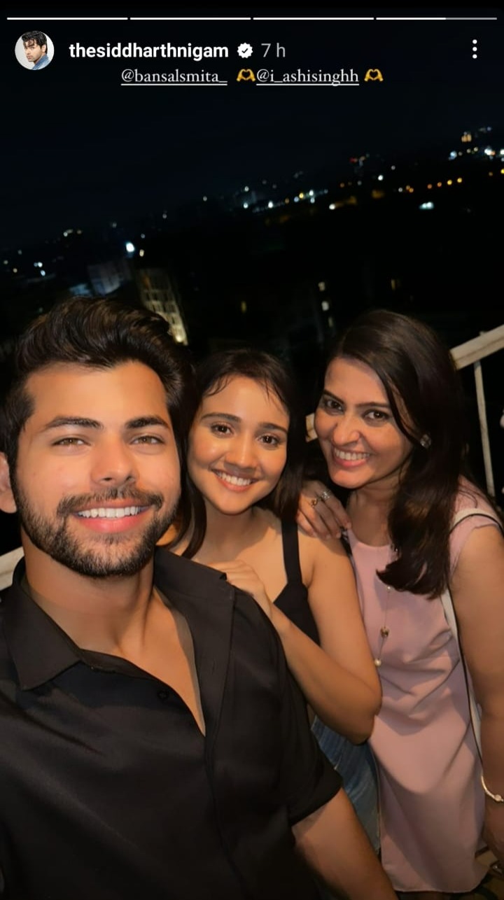 Aladdin Reunion: Siddharth Nigam, Ashi Singh and Smita Bansal pose for a perfect selfie 856215