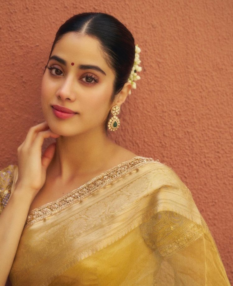 Ananya Panday, Janhvi Kapoor, And Shanaya Kapoor: Gen-z blouse designs to pair your modern sarees [In Photos] 853323
