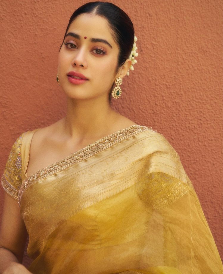 Ananya Panday, Janhvi Kapoor, And Shanaya Kapoor: Gen-z blouse designs to pair your modern sarees [In Photos] 853321