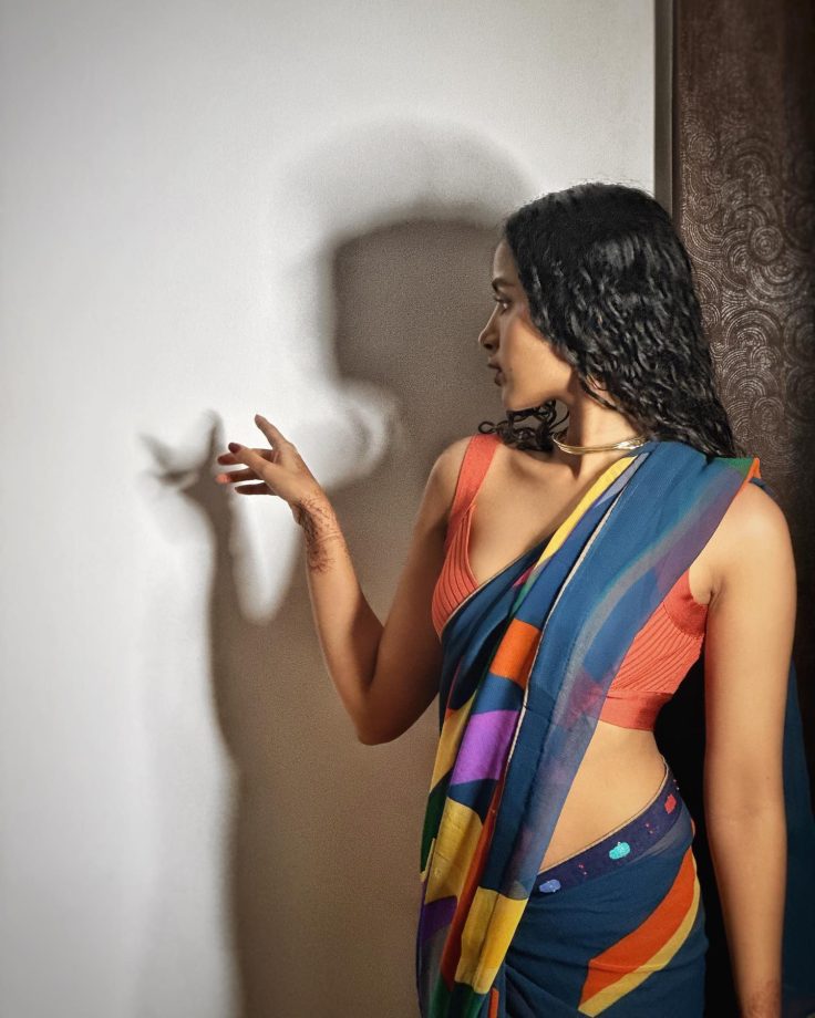 Anupama Parameswaran: A muse in abstract saree and plunge-neck blouse 849482