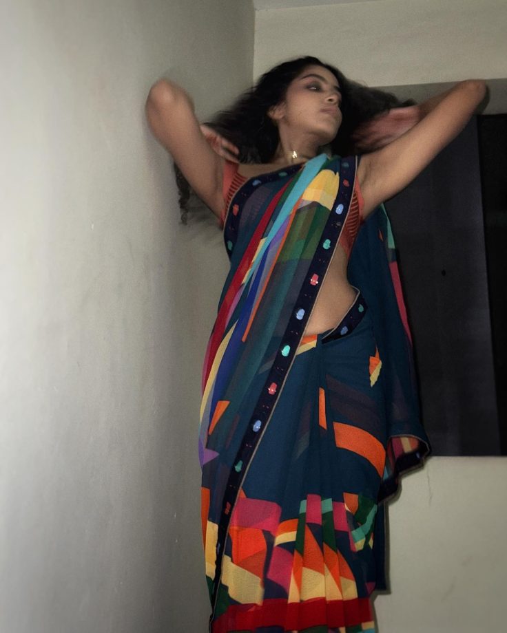 Anupama Parameswaran: A muse in abstract saree and plunge-neck blouse 849485