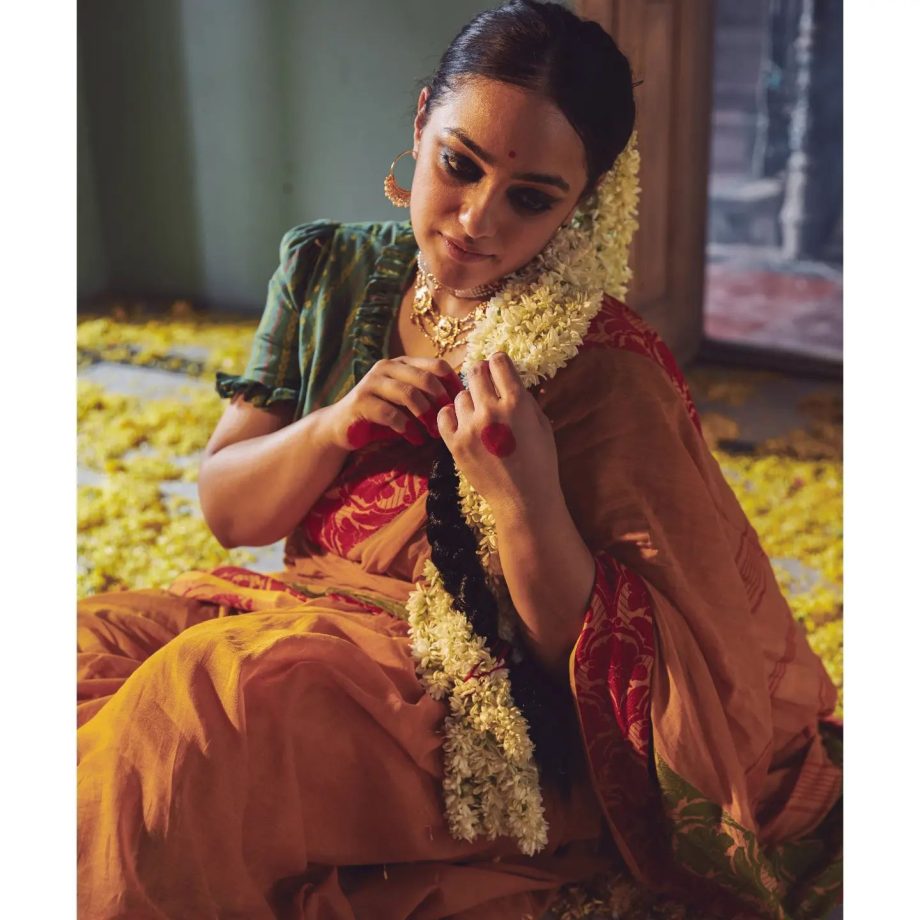 Anupama Parameswaran In Modern Or Nitya Menon In Traditional: Whose Saree Style Is Gorgeous? 855598