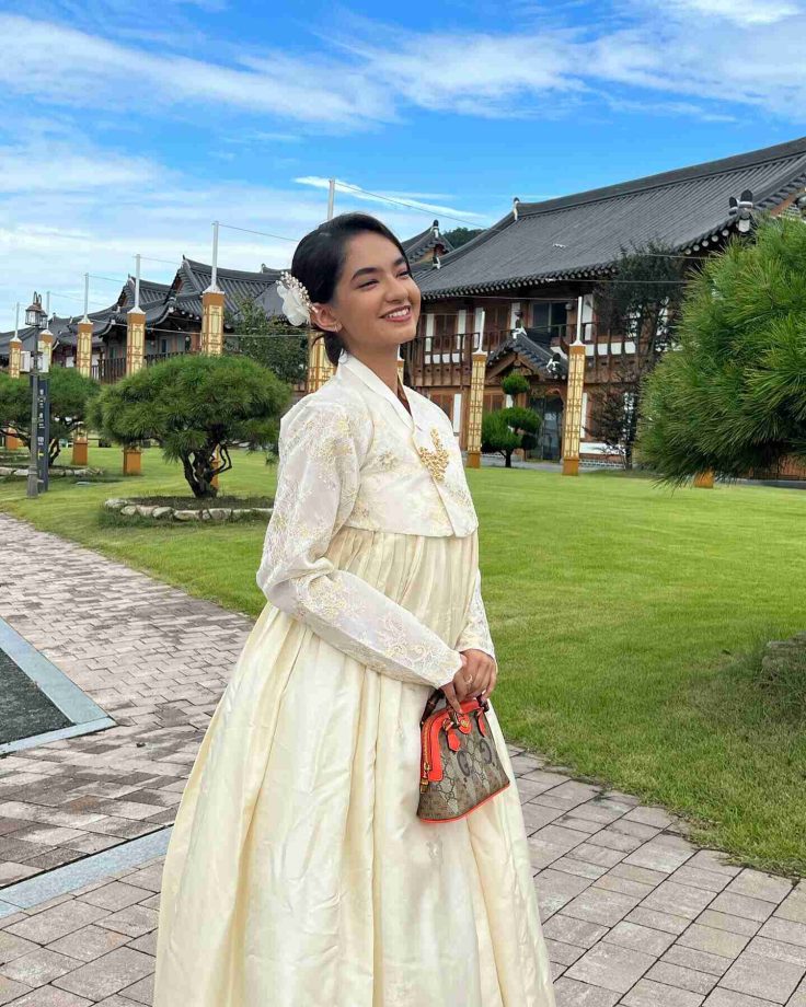 Anushka Sen Looks Alluring In Traditional Korean Outfit 'Hanbok', Checkout Gorgeous Photos 852184