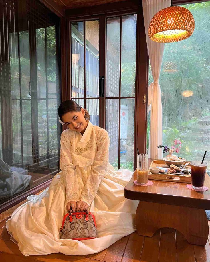 Anushka Sen Looks Alluring In Traditional Korean Outfit 'Hanbok', Checkout Gorgeous Photos 852185