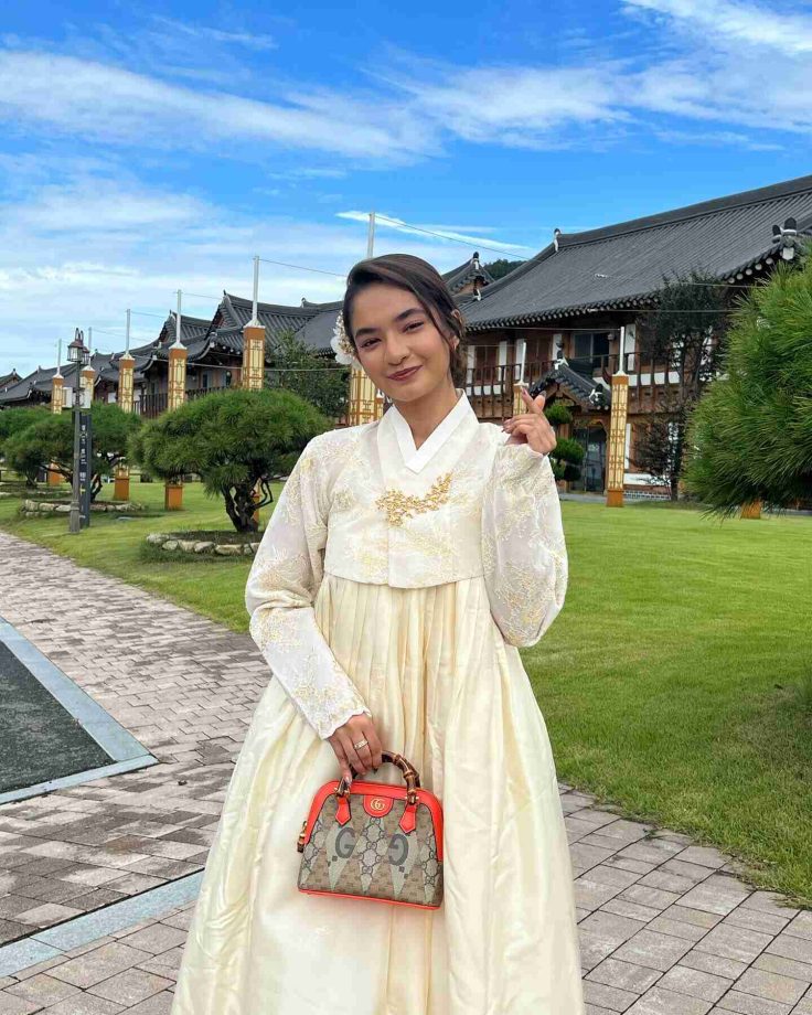 Anushka Sen Looks Alluring In Traditional Korean Outfit 'Hanbok', Checkout Gorgeous Photos 852176