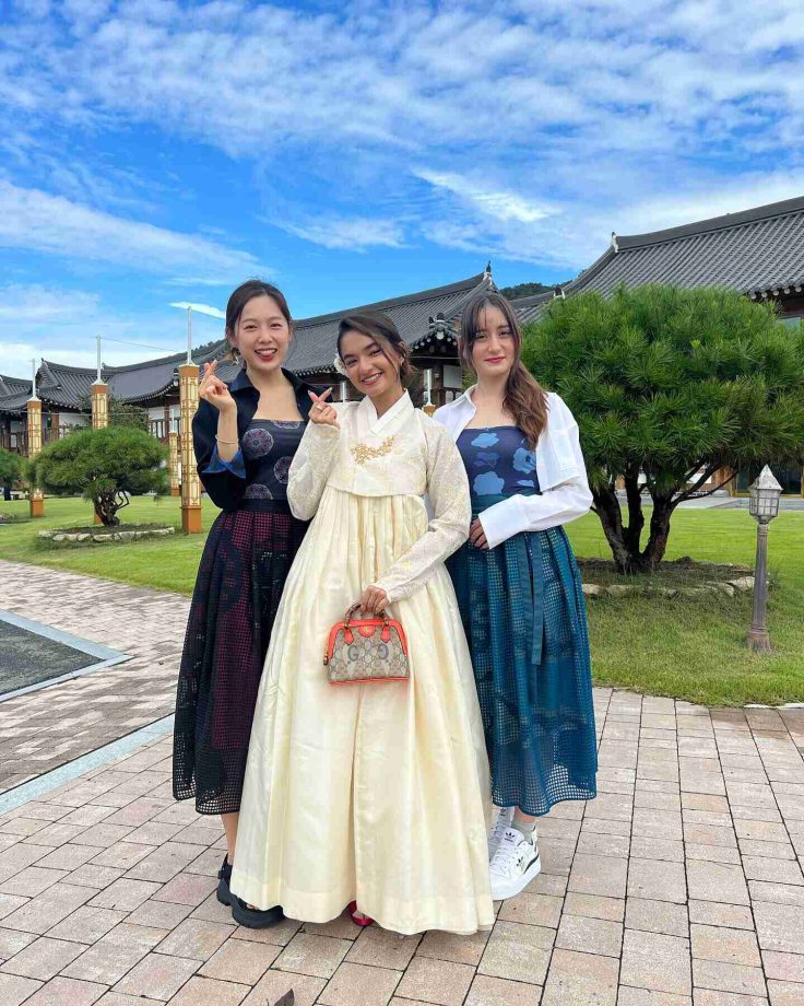 Anushka Sen Looks Alluring In Traditional Korean Outfit 'Hanbok', Checkout Gorgeous Photos 852180