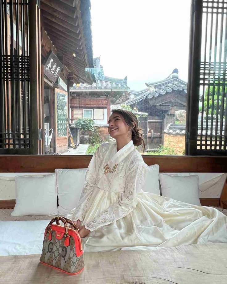 Anushka Sen Looks Alluring In Traditional Korean Outfit 'Hanbok', Checkout Gorgeous Photos 852182