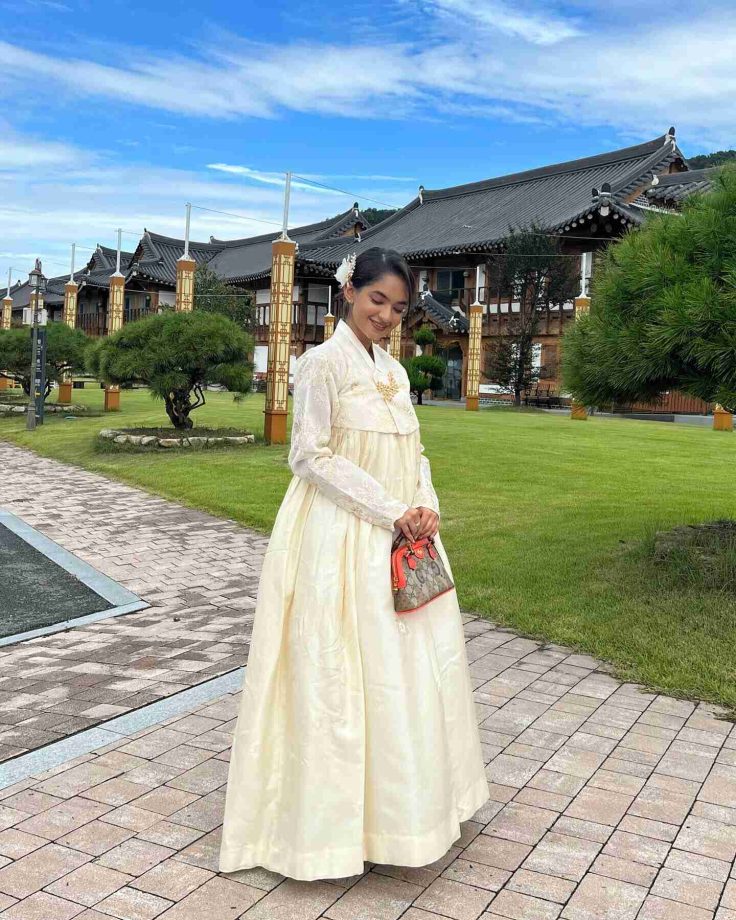 Anushka Sen Looks Alluring In Traditional Korean Outfit 'Hanbok', Checkout Gorgeous Photos 852183