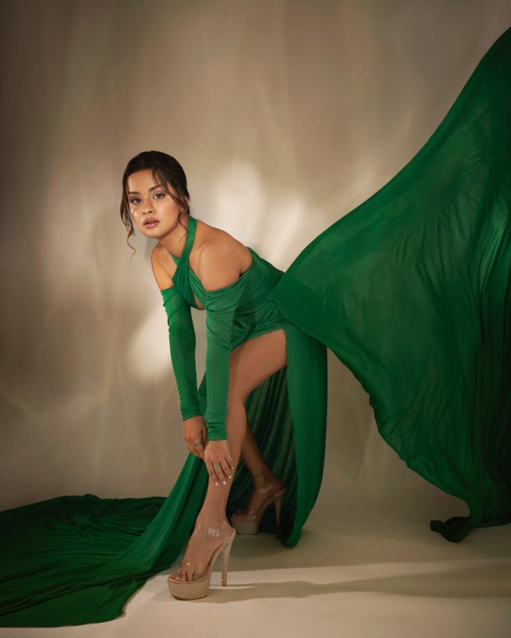 Avneet Kaur Takes Internet By Storm In Green Satin Revealing Trail Gown, See Bold Photoshoot 850097