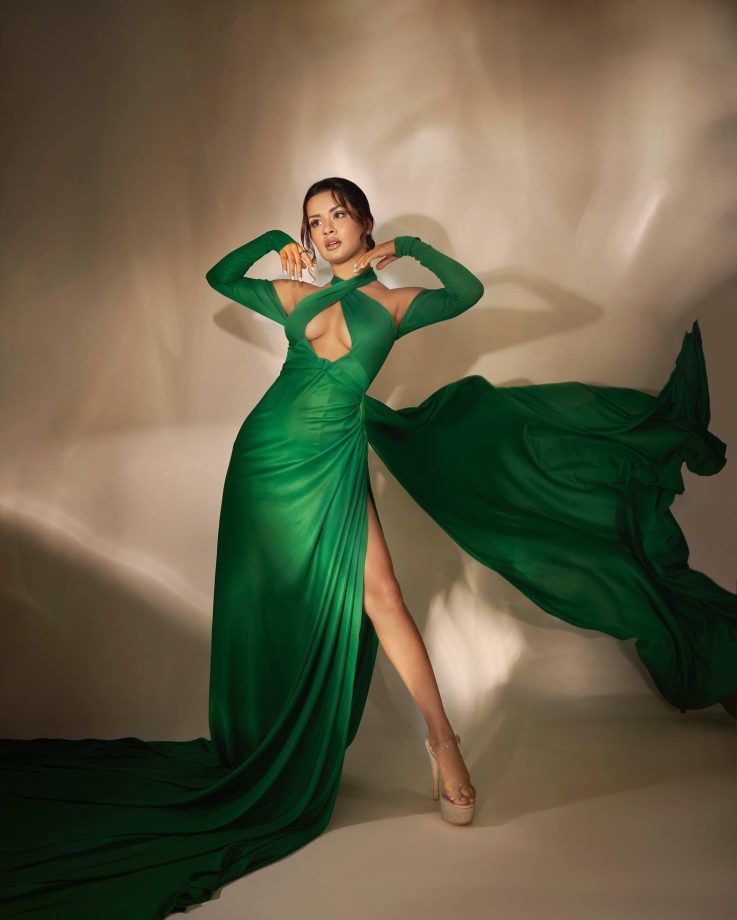 Avneet Kaur Takes Internet By Storm In Green Satin Revealing Trail Gown, See Bold Photoshoot 850098