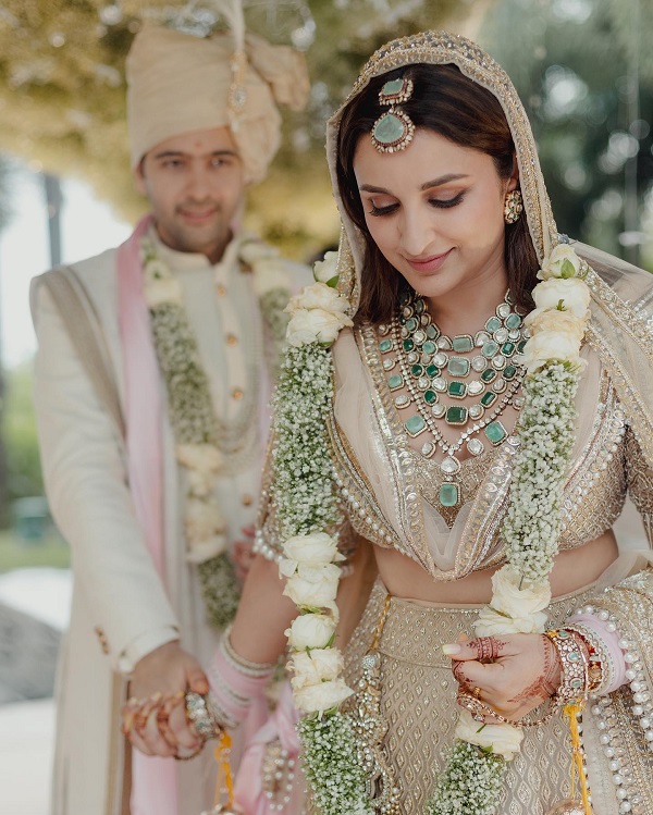 Blessed to be Mr. and Mrs: Parineeti Chopra and Raghav Chadha share FIRST PICS from their wedding 855182