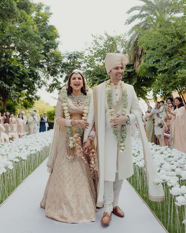 Blessed to be Mr. and Mrs: Parineeti Chopra and Raghav Chadha share FIRST PICS from their wedding 855183