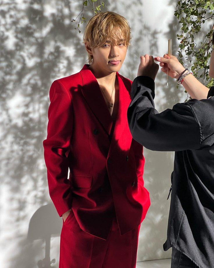 BTS V Looks Swanky In Red Tailored Blazer And Trouser With Gold Accessories [Photos] 854706