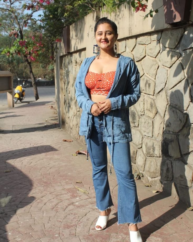 Curl your casual cute look in simple top and jeans like Rashami Desai, Nia Sharma and Ayesha Singh 854225