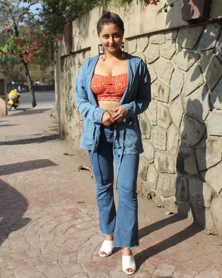 Curl your casual cute look in simple top and jeans like Rashami Desai, Nia Sharma and Ayesha Singh 854226