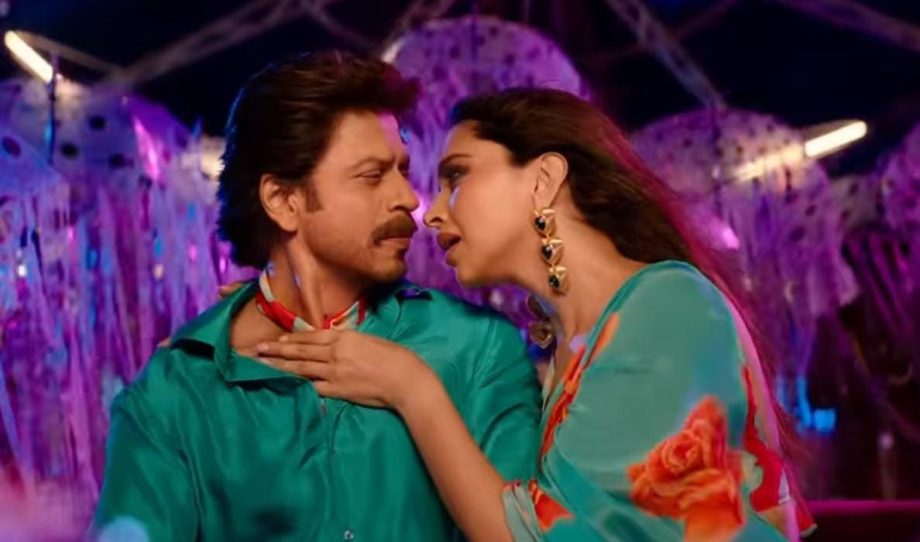 Deepika Padukone-SRK’s magical chemistry in their new song, ‘Faratta’ takes the internet by storm! 854840