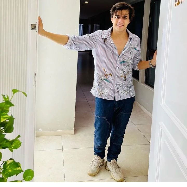 Dheeraj Dhoopar, Mohsin Khan and Parth Samthaan show the best baggy jeans to add to your closet [Photos] 854808