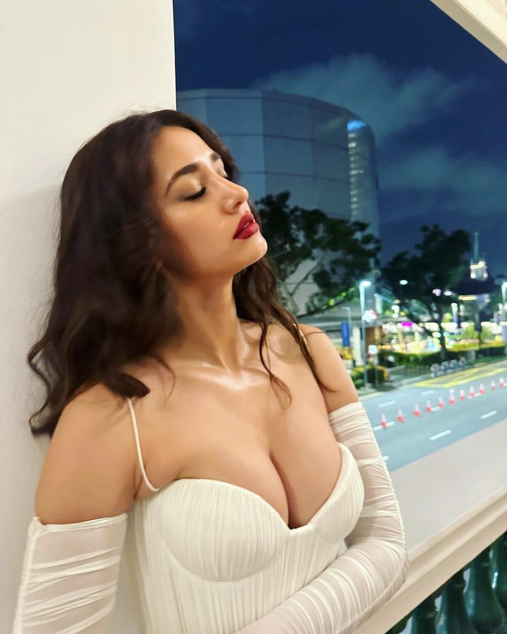 Disha Patani curls Victorian glam in white corset deep neck gown with red lips [Photos] 854608