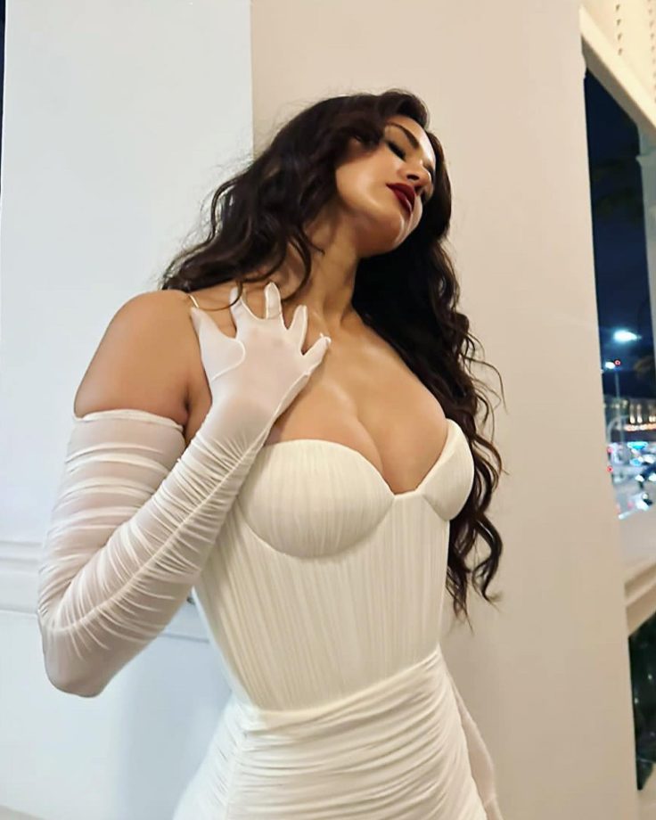 Disha Patani curls Victorian glam in white corset deep neck gown with red lips [Photos] 854609