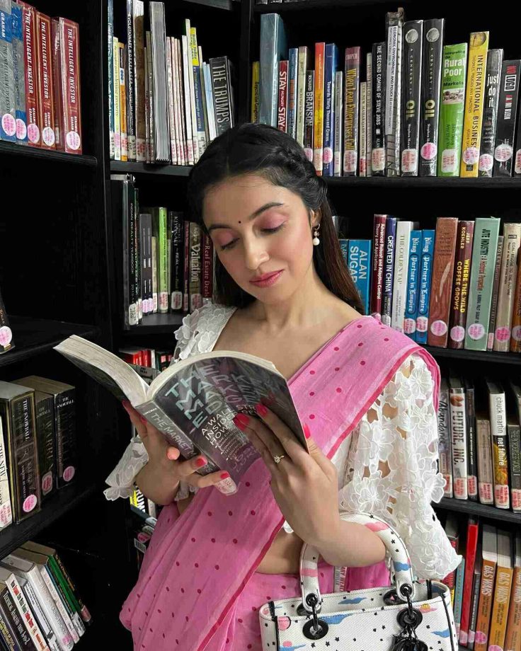 Divya Khosla Kumar Poses In Pink Polka Dots Saree And Floral Blouse, Checkout Photos 850022