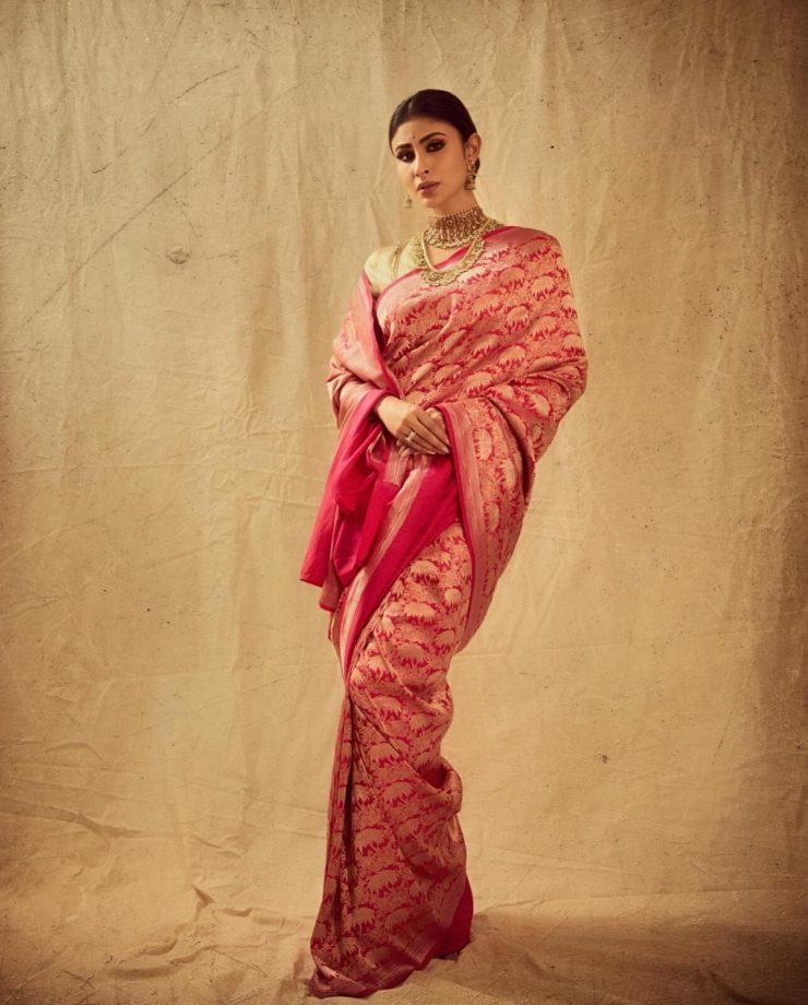Divyanka Tripathi, Mouni Roy and Rashami Desai up style in silk sarees 854453