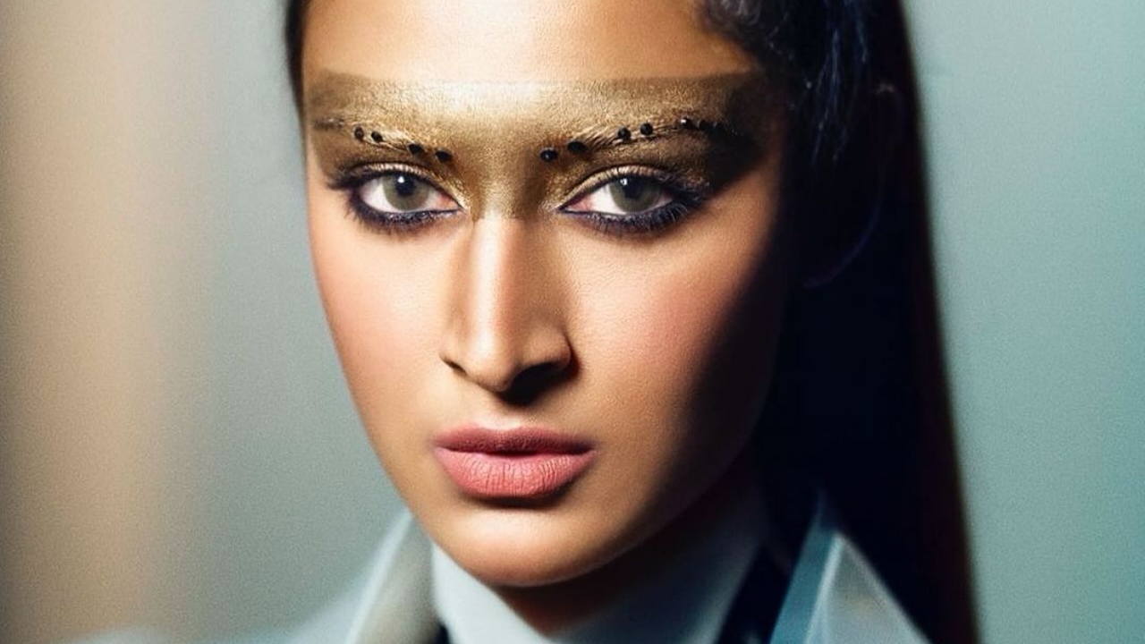 Erica Fernandes Looks Fiery In  Dramatic Eye Makeup In AI Image, See Photo 853006