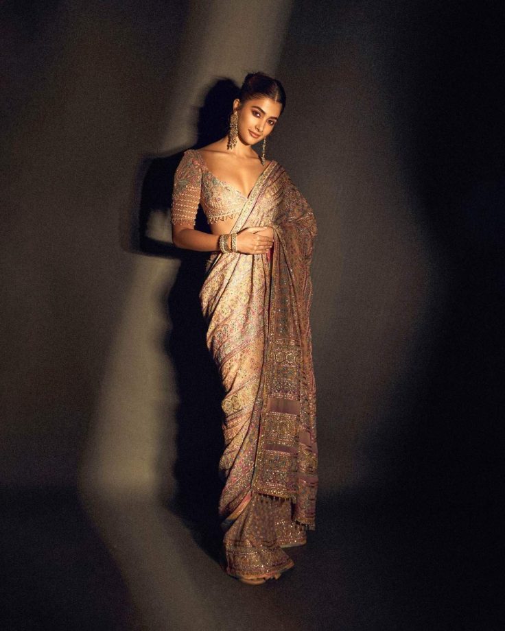 [Festive Picks] Pooja Hegde, Rakul Preet Singh, Rashmika Mandanna: Designer saree and blouse neck designs 855139
